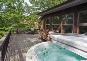 Mountaintop Lookout with Hot Tub under the Stars